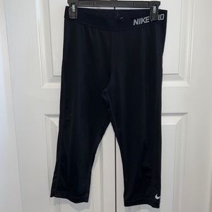 Nike Pro Women’s Dri-FIT Crop Leggings